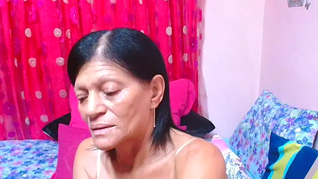 SLUTTYROXY online show from April 27, 4:31 am