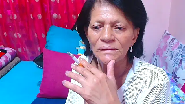 SLUTTYROXY online show from April 10, 6:52 am