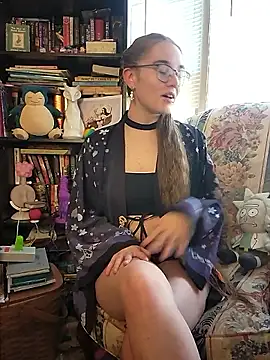 Izzy Hellbourne online show from May 28, 5:44 pm