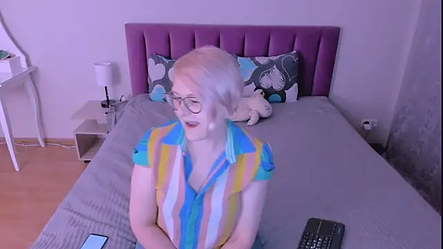 sabrinamacmarren online show from February 19, 5:01 pm