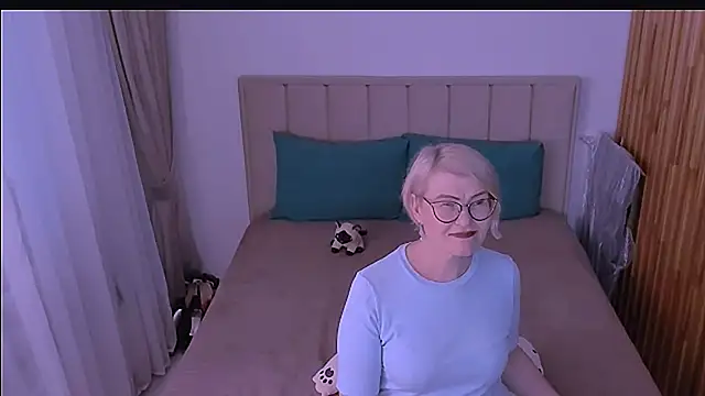 sabrinamacmarren online show from April 24, 5:38 pm