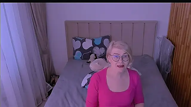 sabrinamacmarren online show from April 14, 4:40 pm