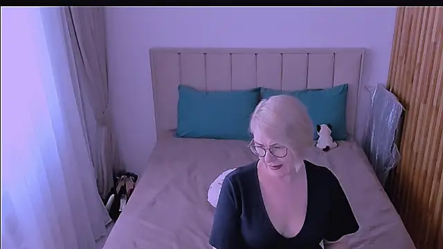 sabrinamacmarren online show from April 21, 1:51 pm