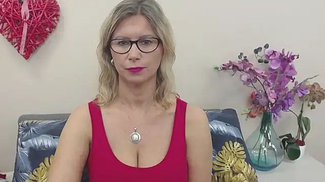 Snapshot of DoreenSexy chatting on October 17, 7:33 am DoreenSexy online show from October 17, 7:33 am