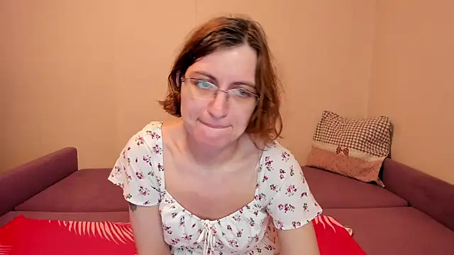 MarilynDream online show from October 6, 10:25 pm