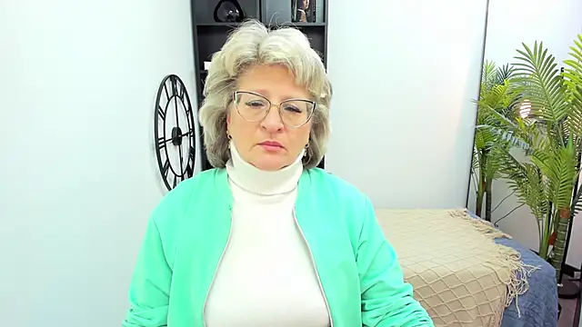 EvelynJoyful online show from January 13, 5:24 am