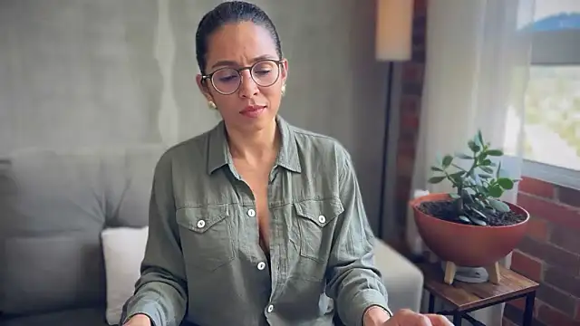 illaroom online show from October 14, 8:00 pm