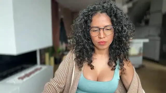 illaroom online show from December 16, 6:25 pm