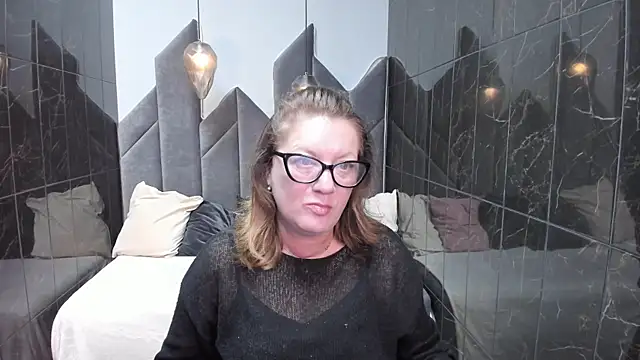 Snapshot of LeaPure chatting on September 28, 5:25 am LeaPure online show from September 28, 5:25 am