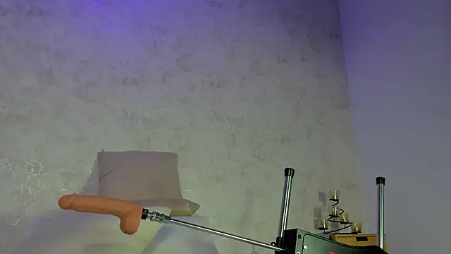 cristinapuerta  online show from April 26, 11:30 am