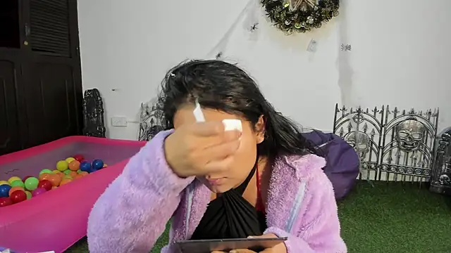Snapshot of AbbyTaylorr chatting on October 8, 4:50 am AbbyTaylorr online show from October 8, 4:50 am