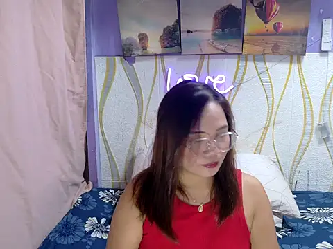 BURBERRY69 online show from February 12, 1:02 pm