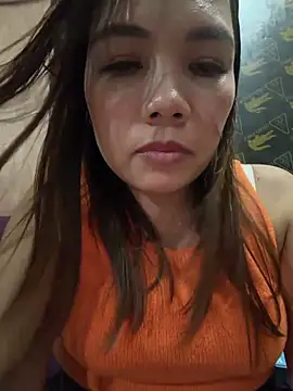 BURBERRY69 online show from April 25, 1:14 pm