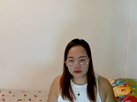 BURBERRY69 online show from April 30, 7:46 am