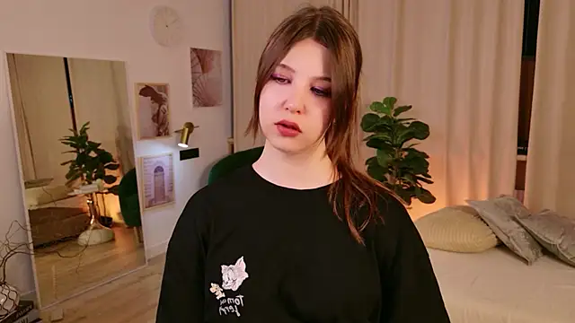 ElizaMild online show from June 12, 1:19 pm