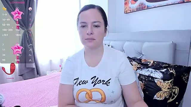 angelaagomez online show from June 7, 5:09 pm
