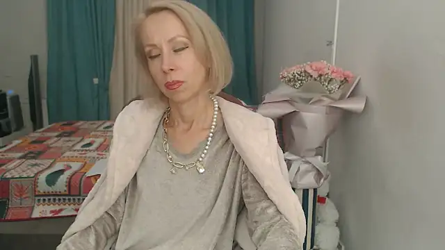 LuxuryNika online show from October 2, 6:35 pm