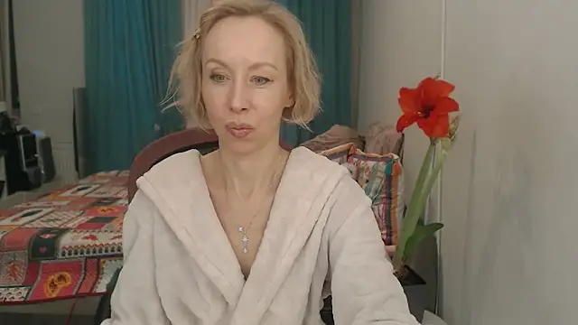 LuxuryNika online show from April 12, 4:10 pm