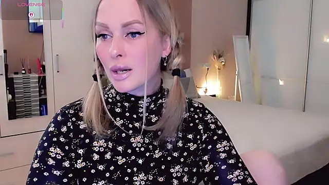 Libby Nora online show from April 22, 11:51 am