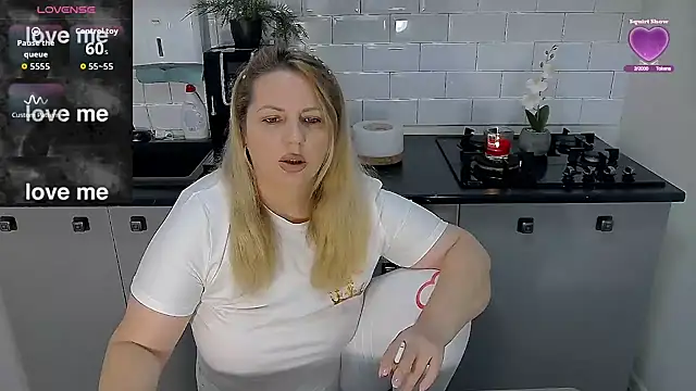 erikaerika online show from November 25, 8:38 am