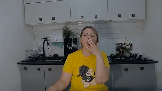 erikaerika online show from September 12, 7:07 am