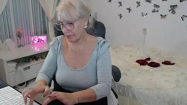 Ghertrude52 online show from September 27, 5:36 am