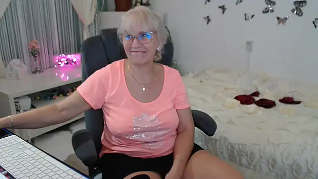 Ghertrude52 online show from September 26, 5:16 am