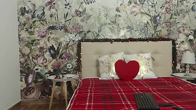 RoseDiamond06 online show from December 15, 3:39 pm