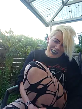 PinkTheHawk online show from November 11, 6:09 am