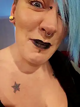 PinkTheHawk online show from April 26, 4:54 am