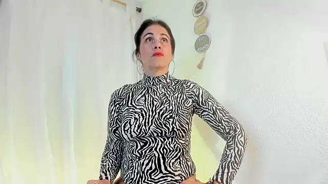 girasol walton online show from July 7, 4:10 pm