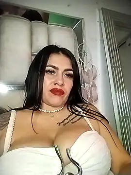 chelaqueen  online show from April 23, 5:04 am