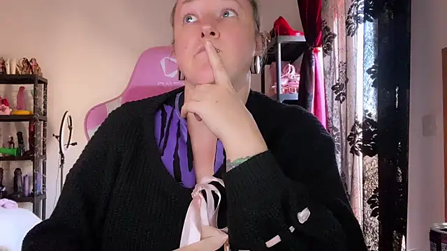 kisicaxx online show from February 13, 2:40 pm