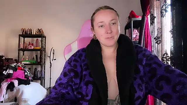 kisicaxx online show from January 17, 2:57 pm