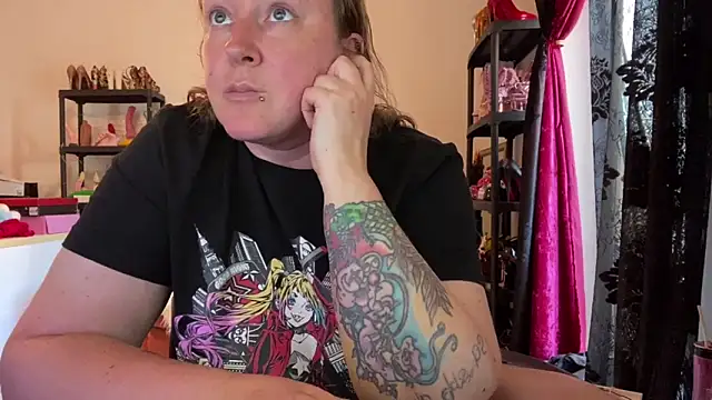 kisicaxx online show from April 26, 3:43 pm