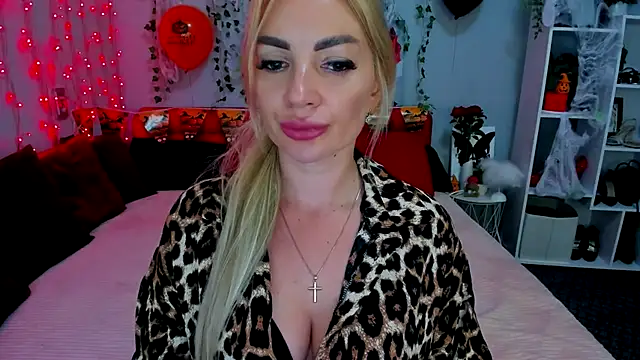 LunaBellucci online show from October 31, 1:37 pm