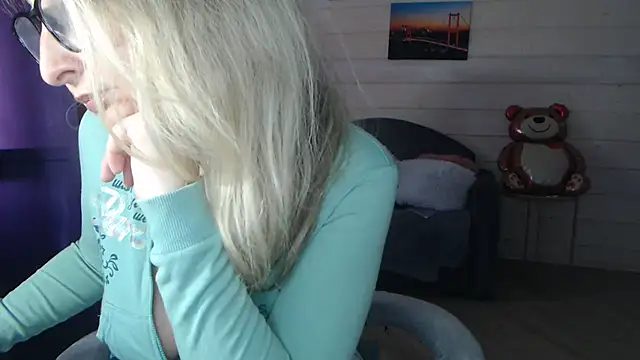 RubiLakros online show from April 21, 10:44 am