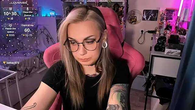 ChloeKohaku online show from April 25, 1:52 pm