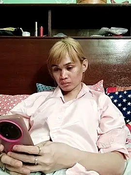 QueenSoreal online show from June 7, 2:24 pm
