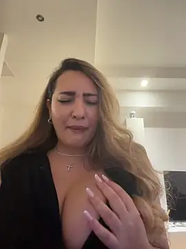 YaaraCollins online show from February 28, 8:30 pm