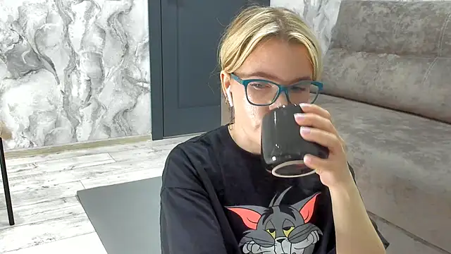 succubus online show from April 27, 10:23 am