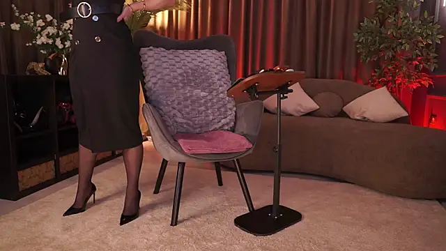 MissEmaDivine online show from April 24, 4:32 pm