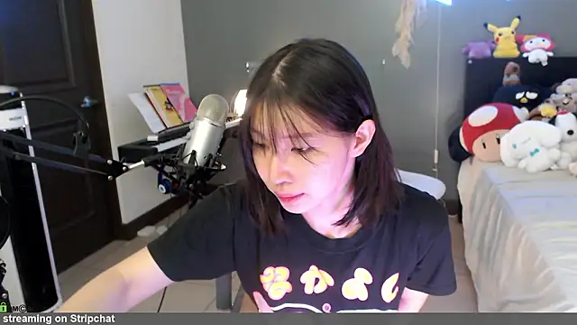 raspberryroll online show from February 3, 5:39 pm