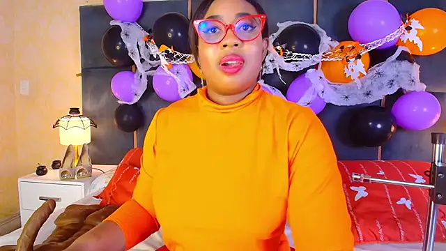 CaseyMoon online show from October 27, 12:33 pm