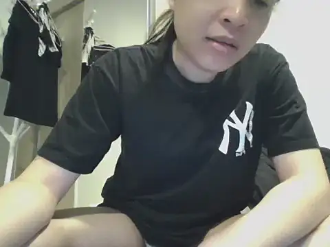 Snapshot of sara_kimoo chatting on September 27, 4:58 pm sara kimoo online show from September 27, 4:58 pm
