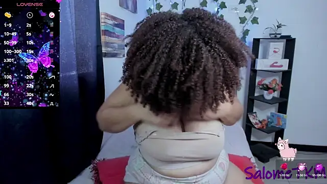 Snapshot of salometkm chatting on October 6, 3:18 pm salometkm online show from October 6, 3:18 pm