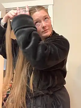 PussiesnCream  online show from April 27, 4:04 pm