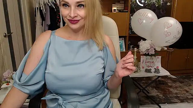 Snapshot of Mika_Passion chatting on September 12, 8:12 am Mika Passion online show from September 12, 8:12 am