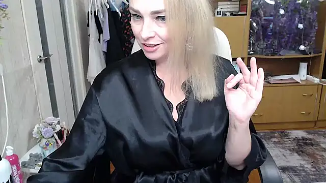 Snapshot of Mika_Passion chatting on September 20, 8:12 am Mika Passion online show from September 20, 8:12 am