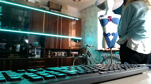 pa1e pr1ncess online show from April 25, 1:41 pm